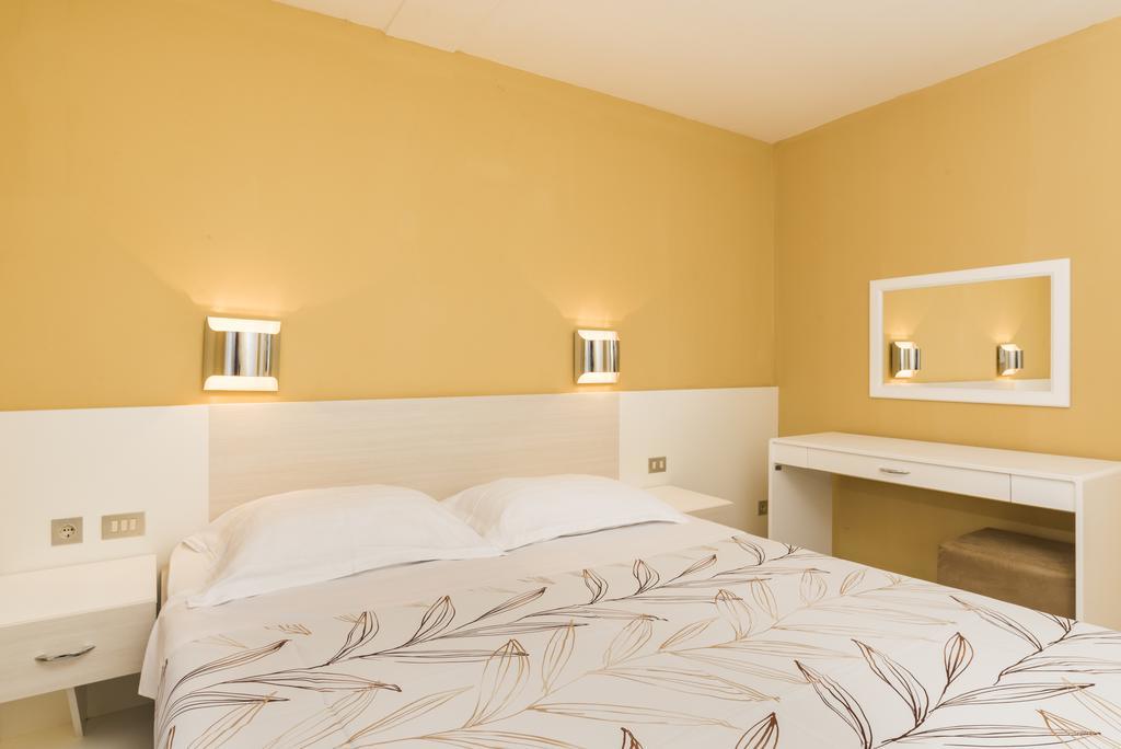 Apartments Amfora Plava Laguna Umag Rum bild