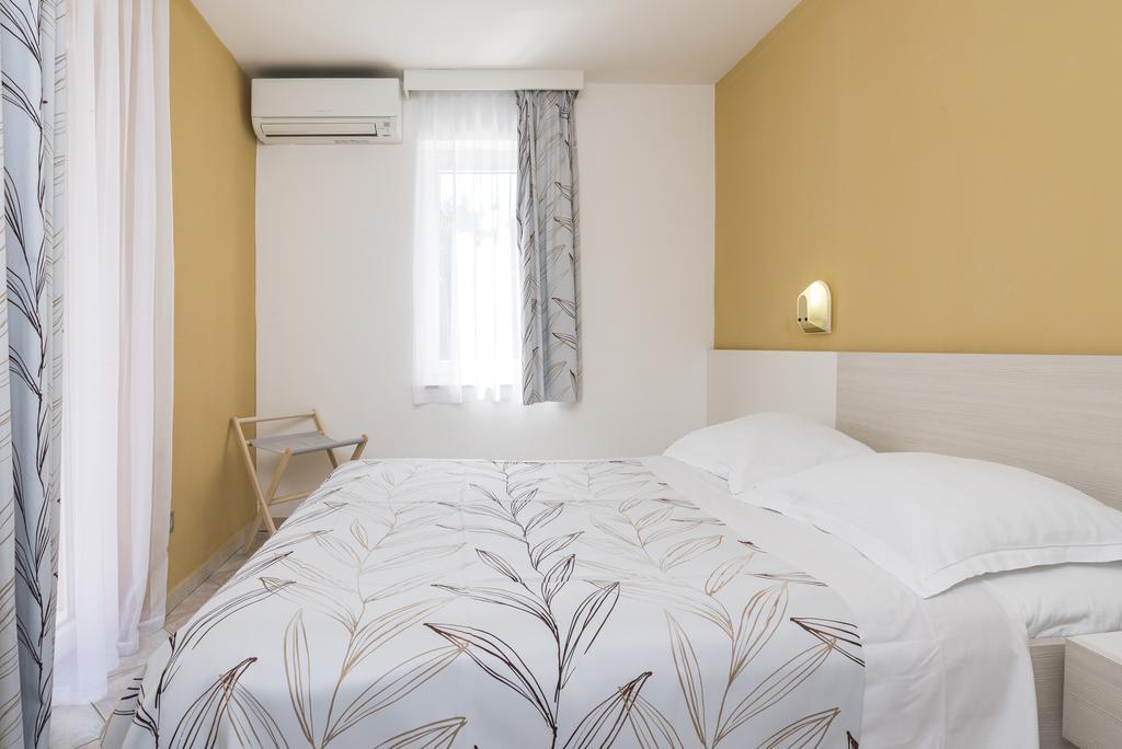 Apartments Amfora Plava Laguna Umag Rum bild