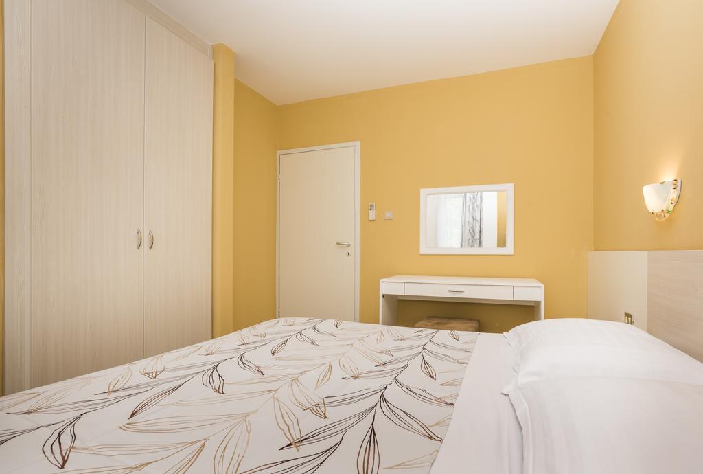 Apartments Amfora Plava Laguna Umag Rum bild